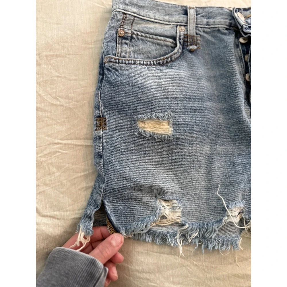 We The Free Free People Cindy Distressed Denim Shorts High Rise Frayed Cutoff - Picture 3 of 8